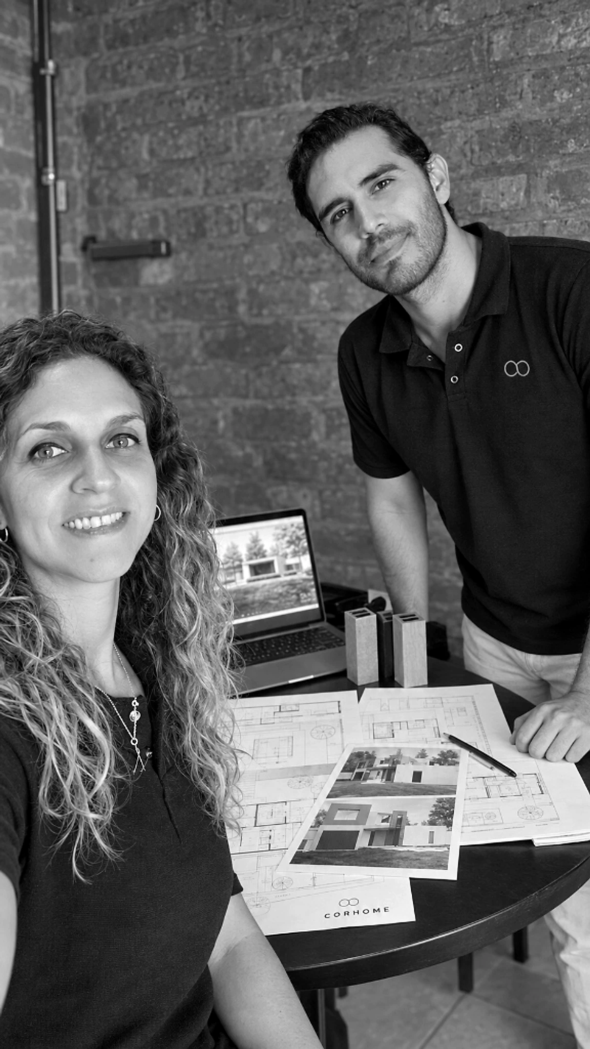 Leonel Salas y Arq. Dahyana Siwonia - Equipo CORHOME Estudio en Córdoba